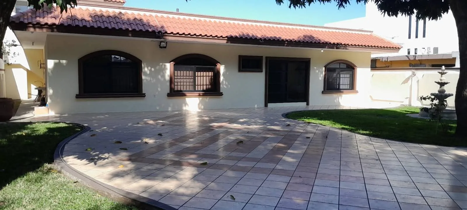 CASA EN VENTA UNIDAD NACIONAL