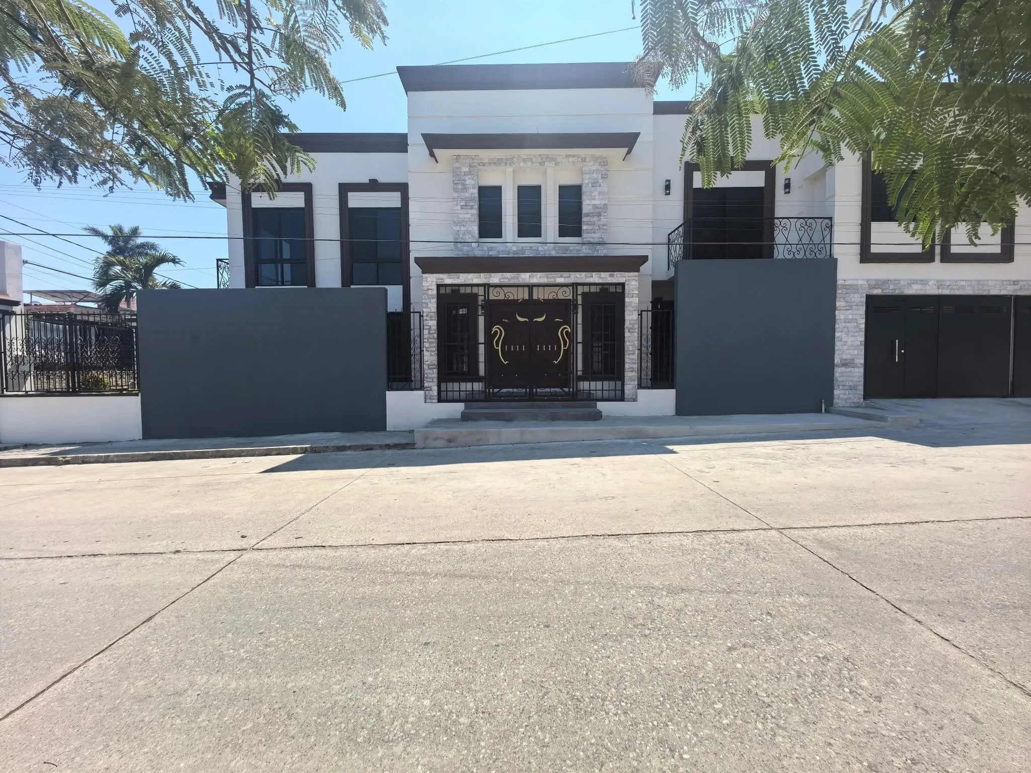 CASA EN VENTA COLONIA LAS FLORES